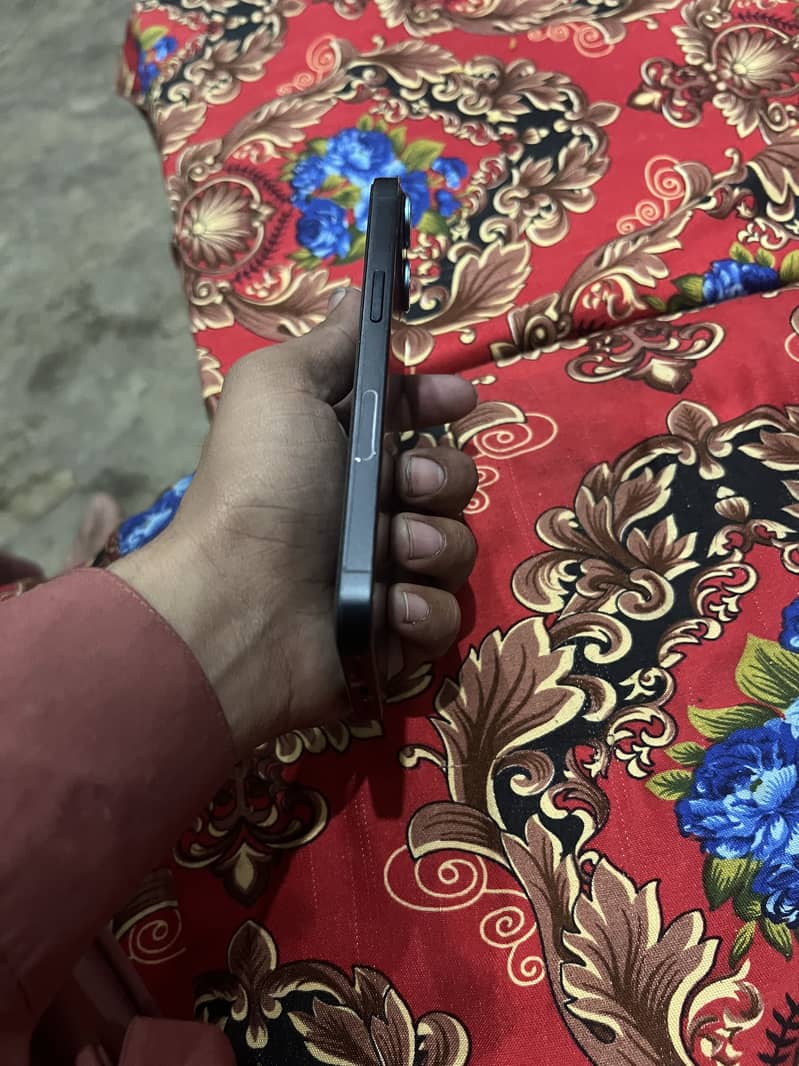 Apple iPhone 13 jv 1