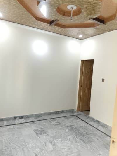 10 Marla upper and mid portion awialable for Rent
