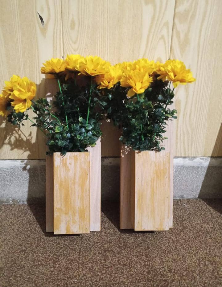 vases wall 1