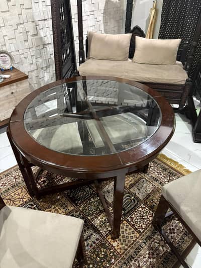 4 seater Dinning table