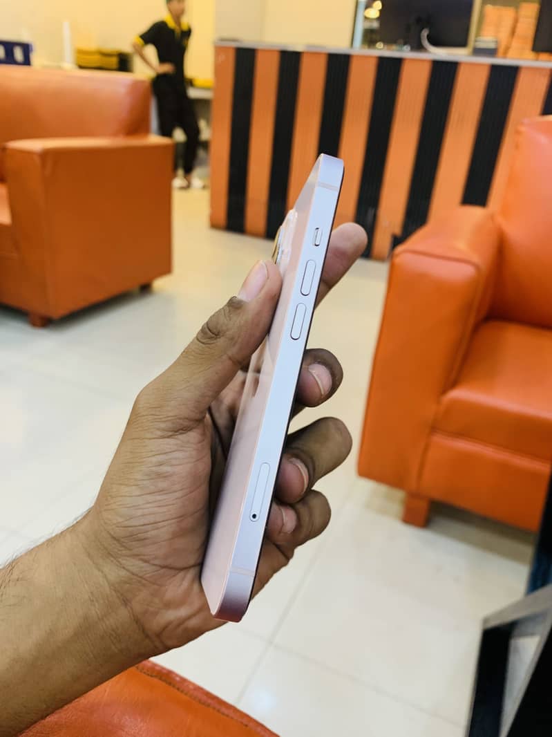Apple iPhone 13 1