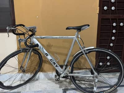 Racing cycle
