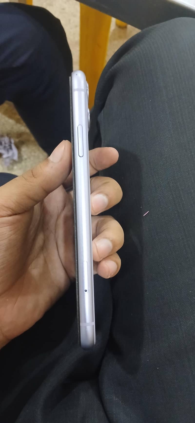 Apple iPhone 11 4