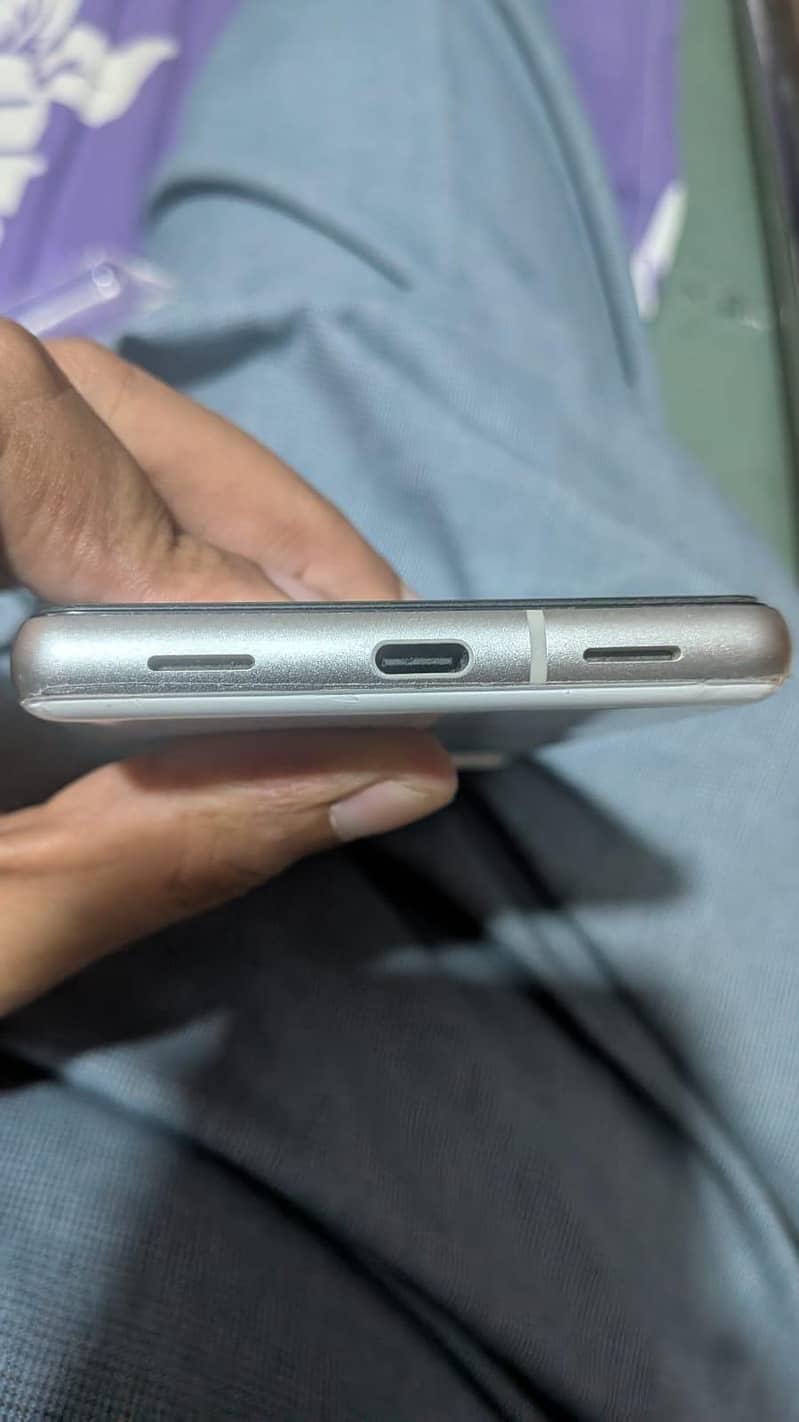 Google Pixel 7a 5