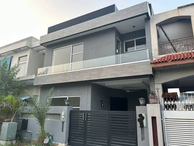 1 Kanal Full House Available For Sale In DHA Phase 5 Block D| Prime Location.