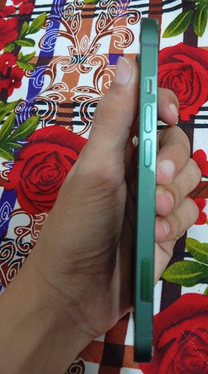 Apple iPhone 13 3