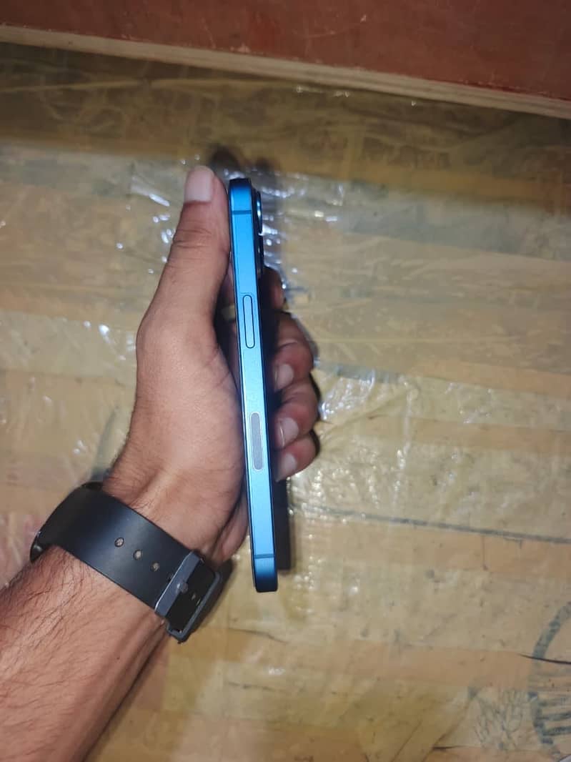 Apple iPhone 13 1
