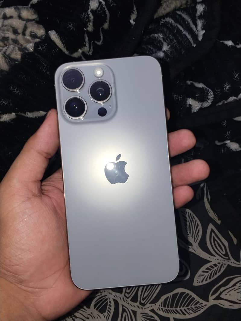 Apple iPhone 15 Pro Max 1