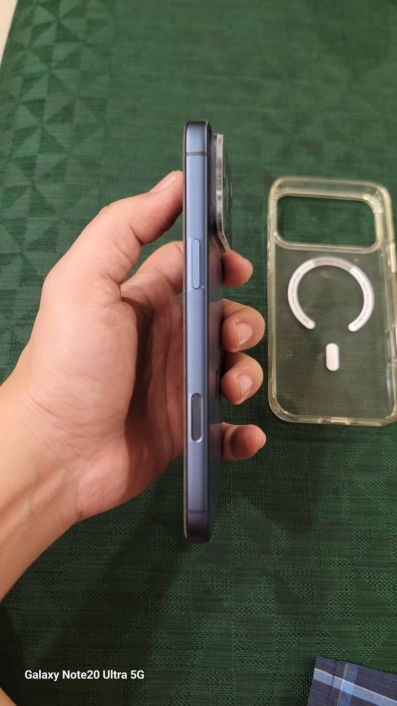 Apple iPhone 17 Pro Max 10