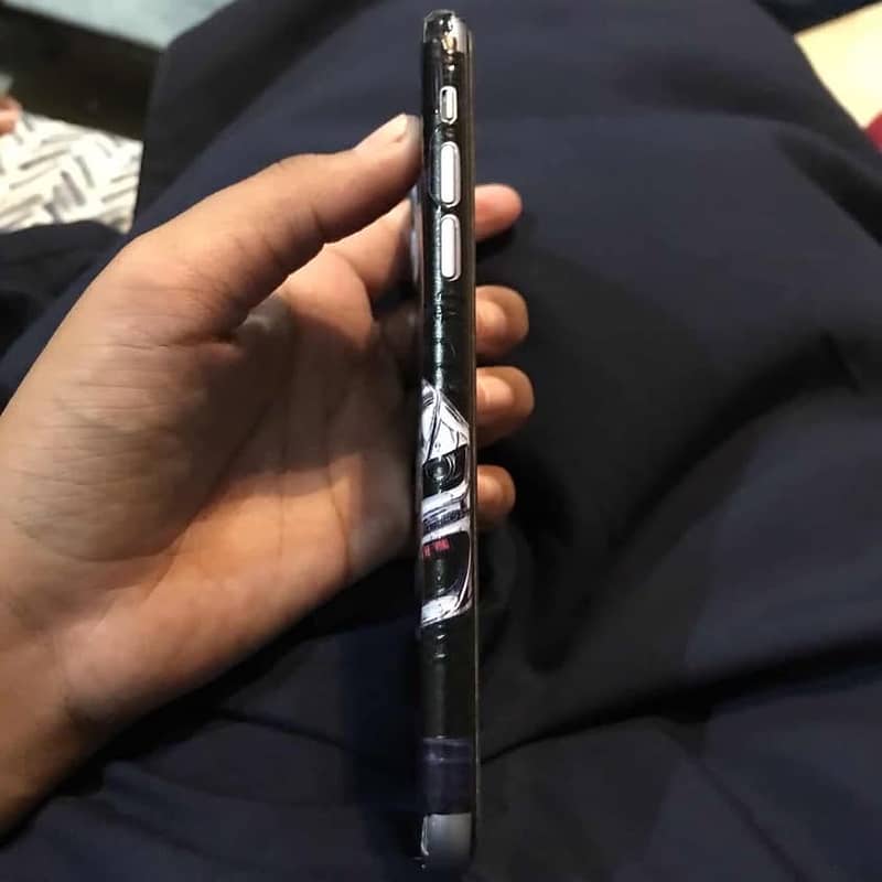 Apple iPhone 11 4