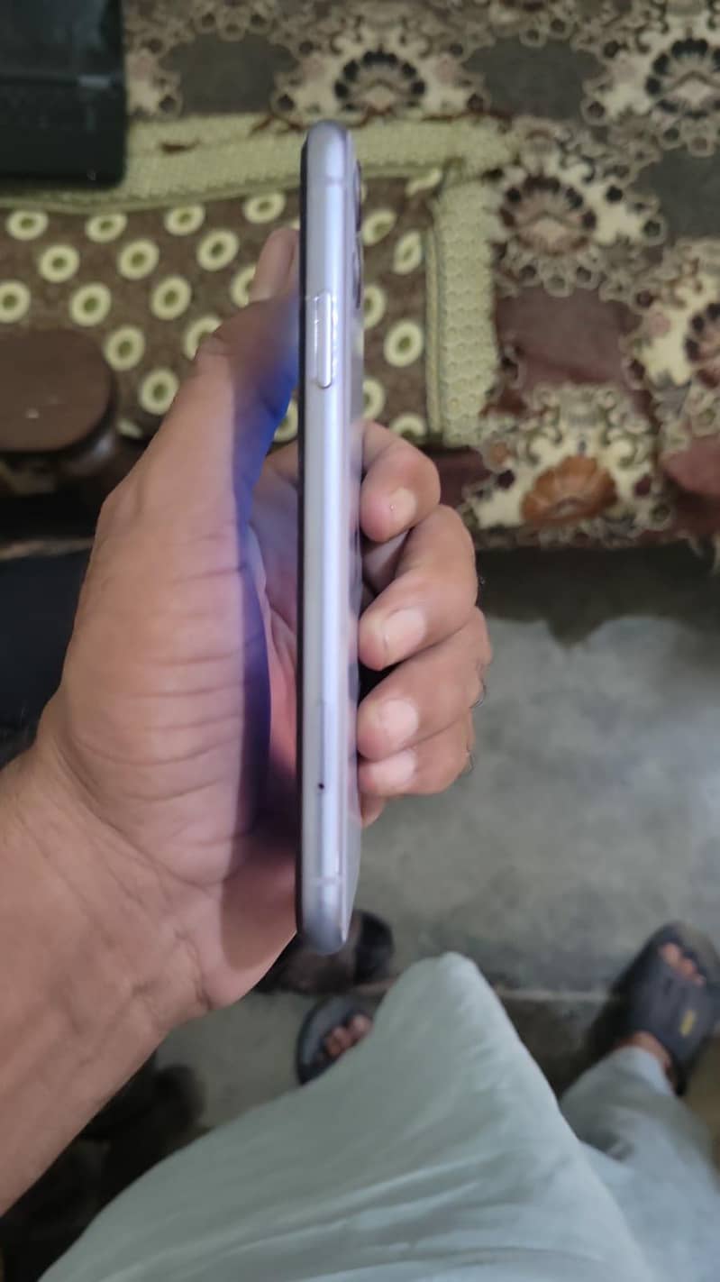 Apple iPhone 11 3