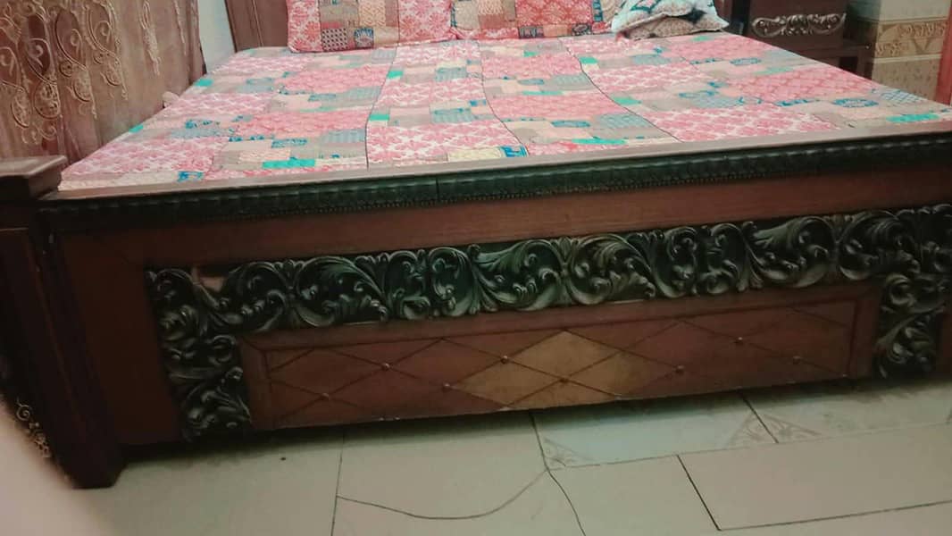 Double Size Bed With One Side Table 1