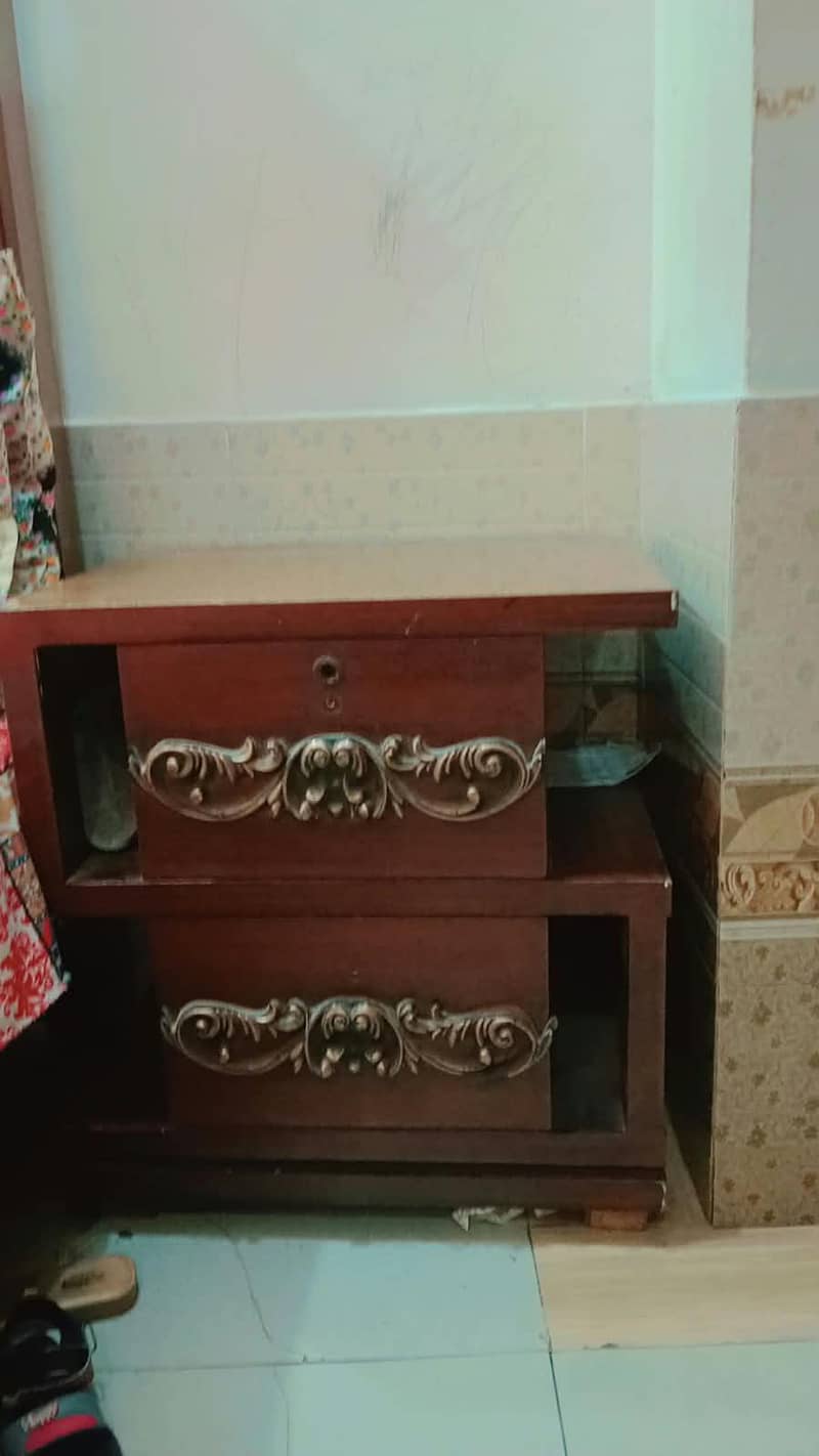 Double Size Bed With One Side Table 2