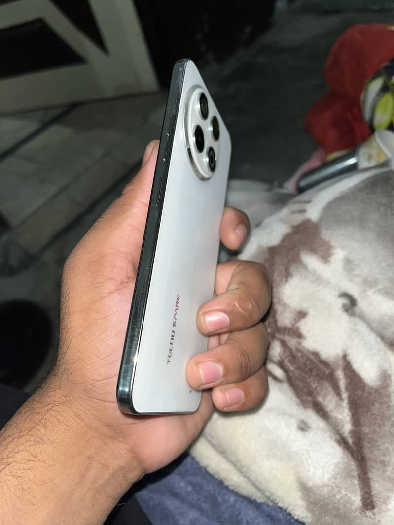 Tecno SPARK 30 Pro 0