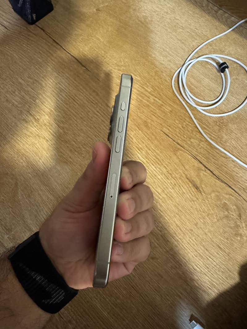Apple iPhone 15 Pro 0