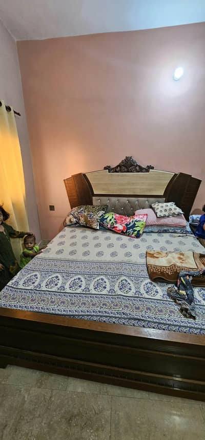 king size bed with side table , full mirror and wadrobe