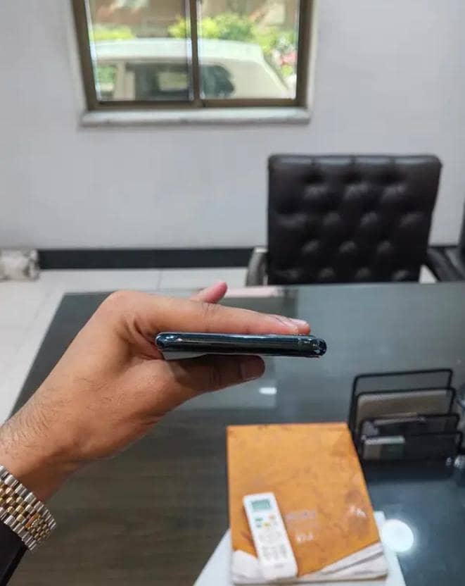 Apple iPhone 11 Pro Max 3