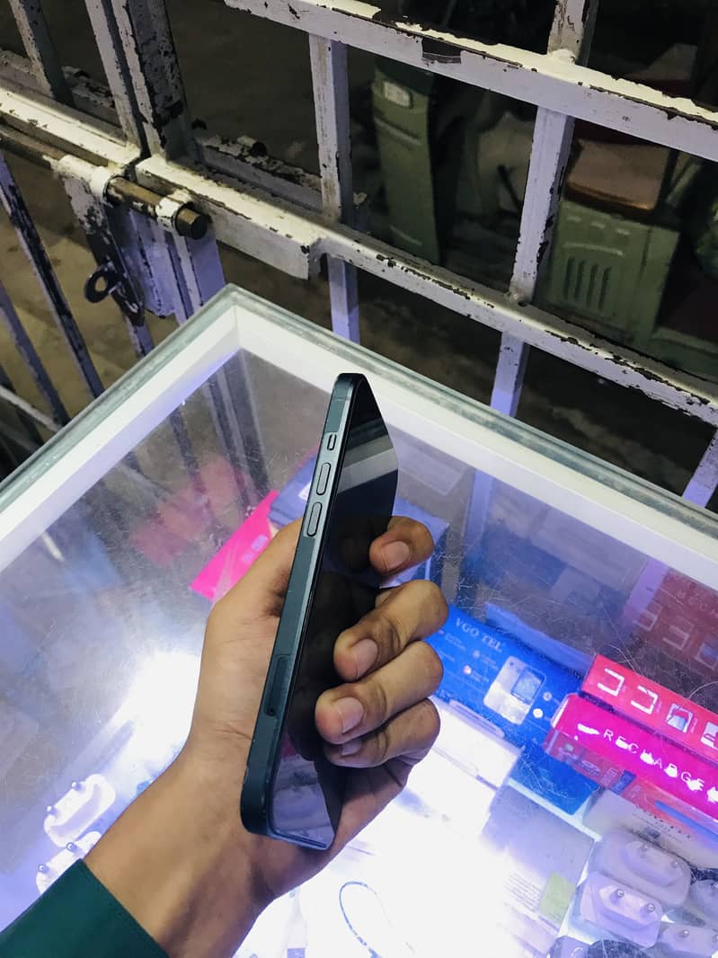 Apple iPhone 13 1