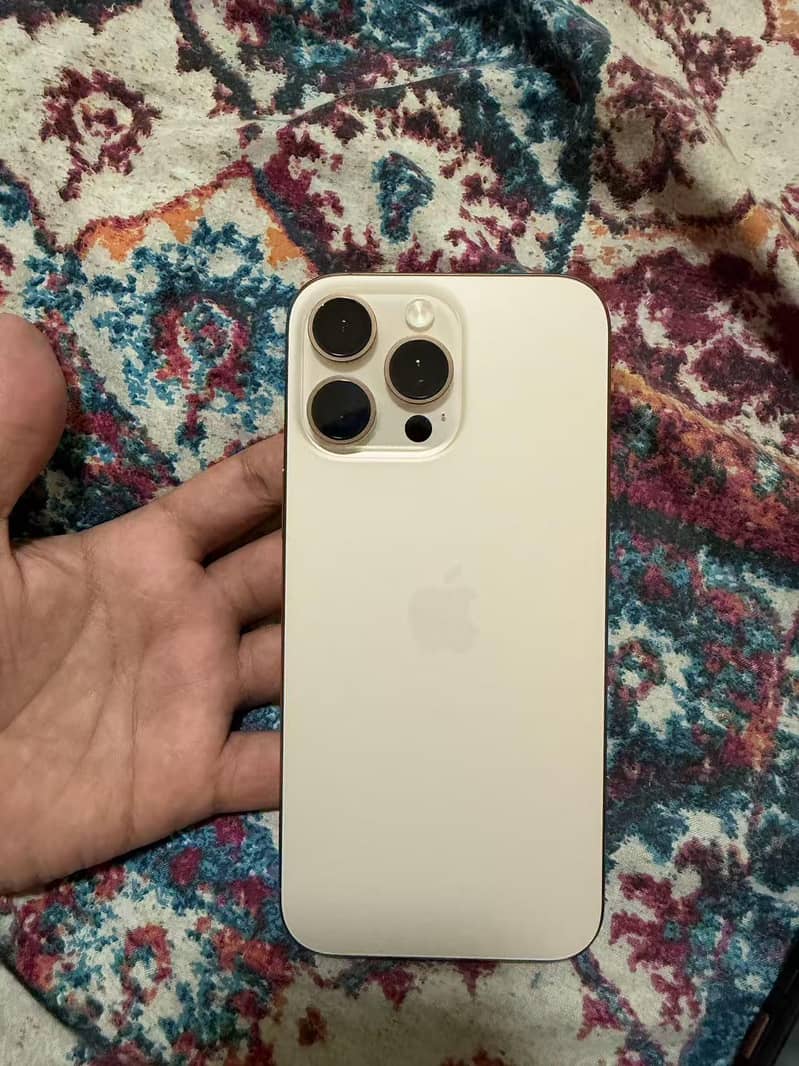 Apple iPhone 16 Pro Max 0