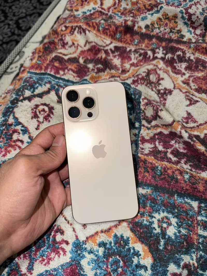 Apple iPhone 16 Pro Max 1