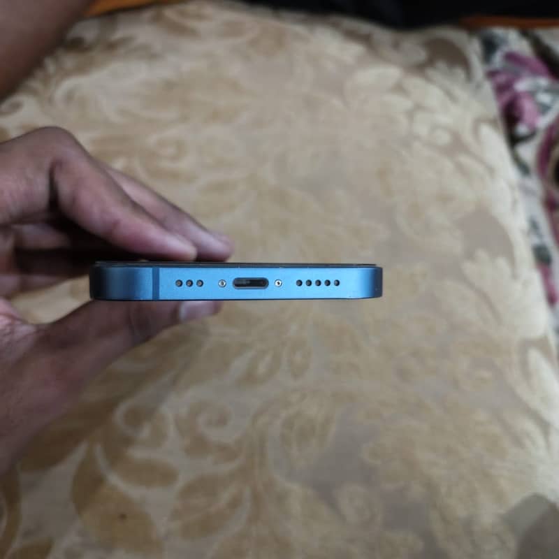 Apple iPhone 13 4