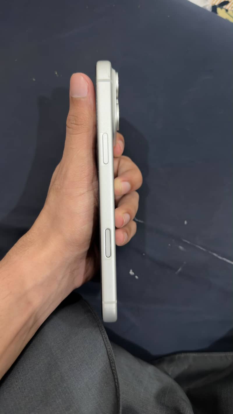 Apple iPhone 17 Pro Max 1