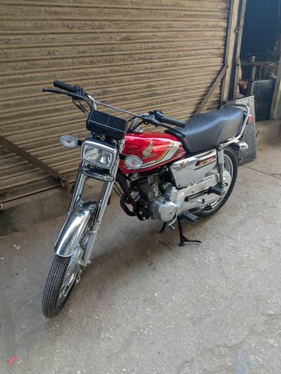 Honda 125 silver special edition