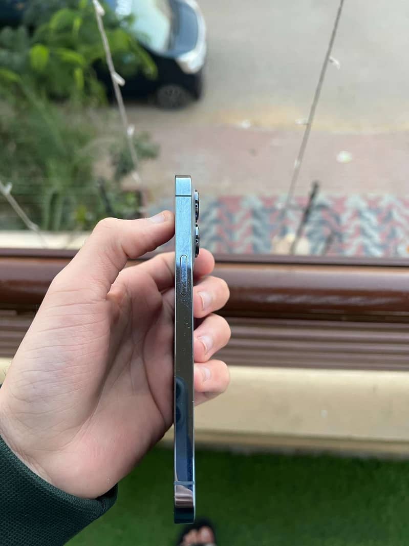 Apple iPhone 13 Pro 1