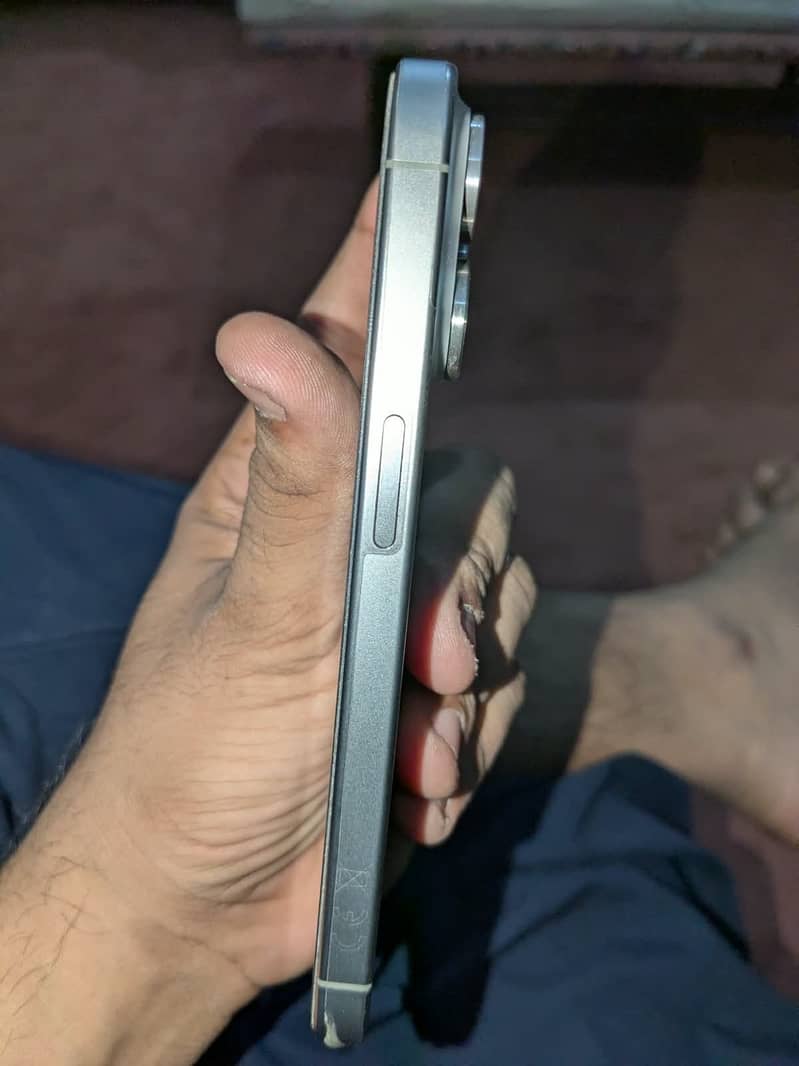 Apple iPhone 15 Pro 4