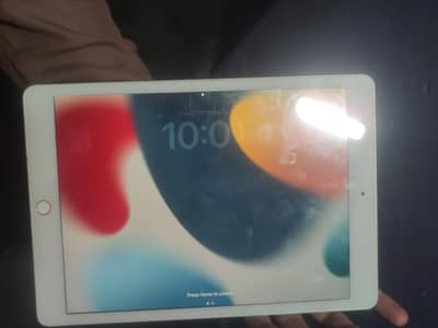 ipad 8 gen ha 2 sall use kiya box pack liya tha one hand use