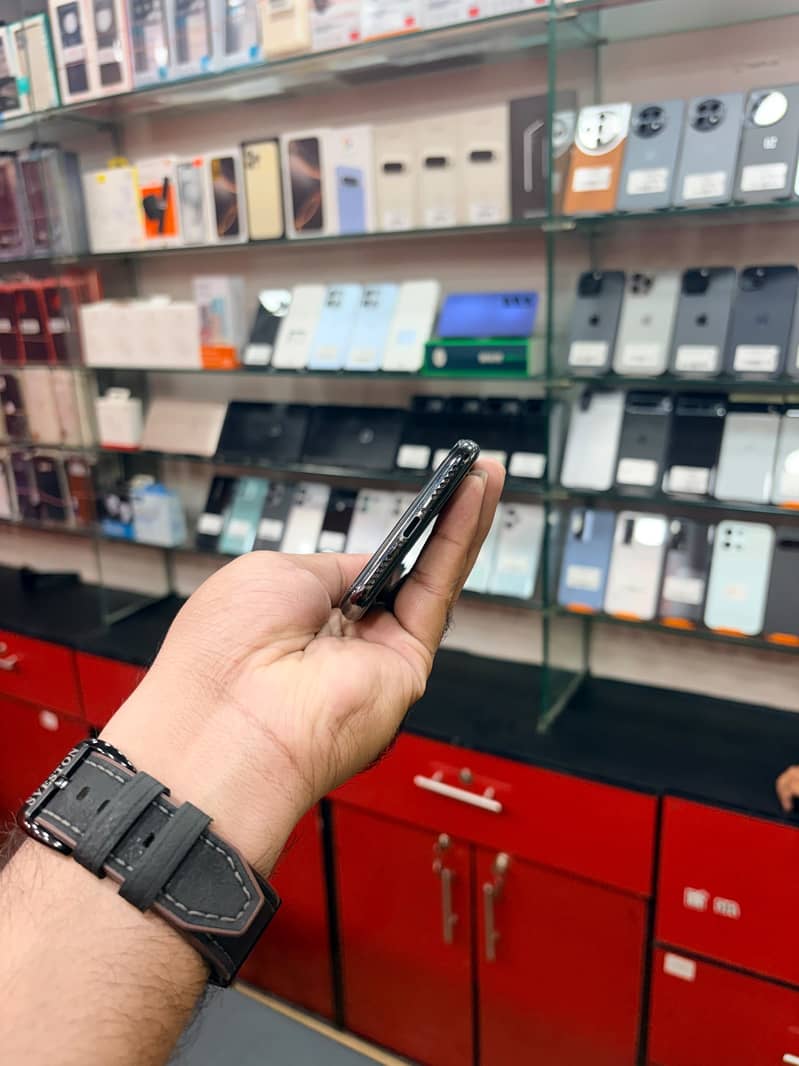 Apple iPhone X 3