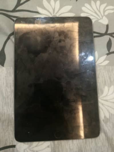 Ipad mini 5 For parts just mother board short baqi all working