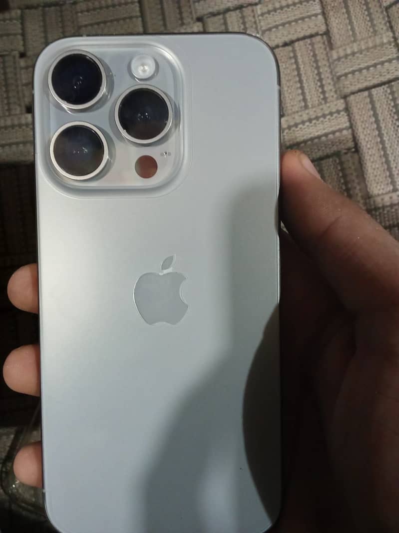 Apple iPhone 15 Pro 0