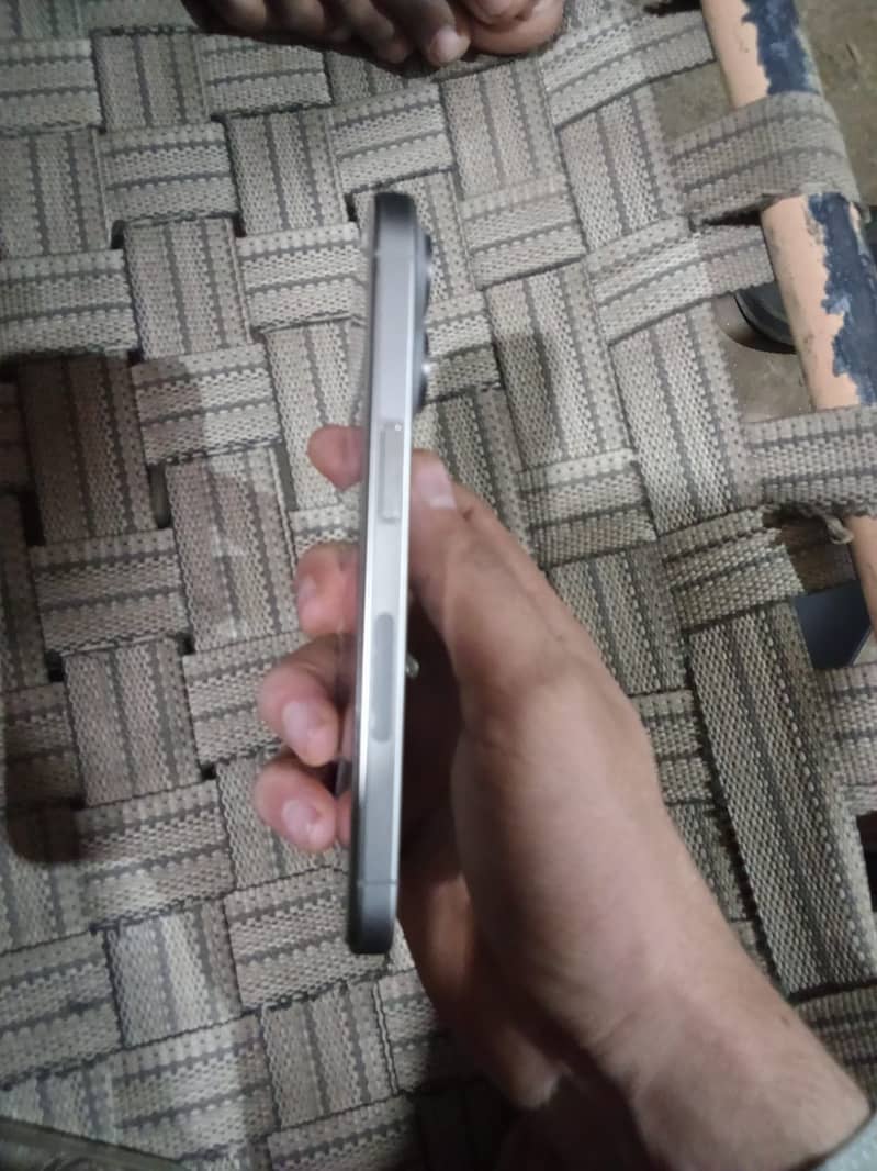 Apple iPhone 15 Pro 4