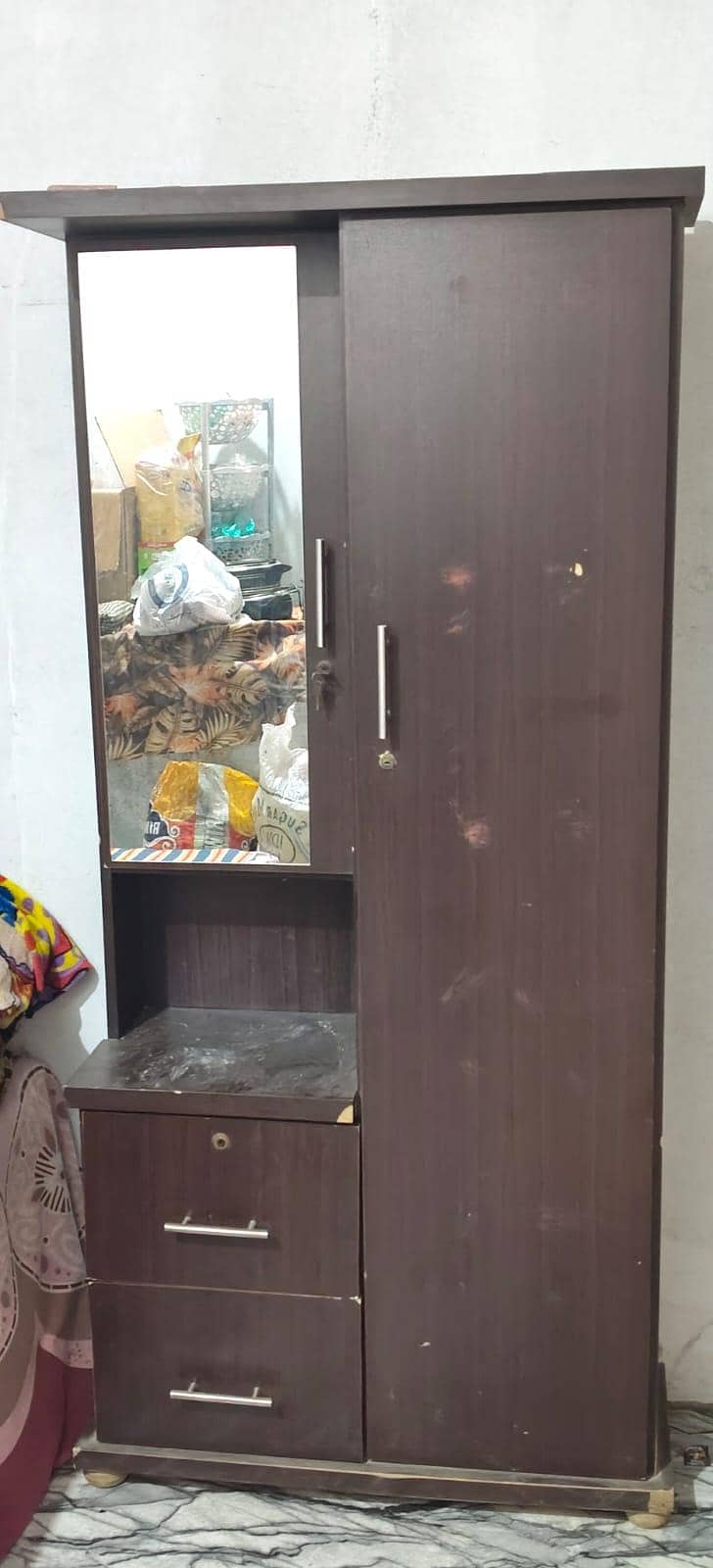 Almari dressing divider 1
