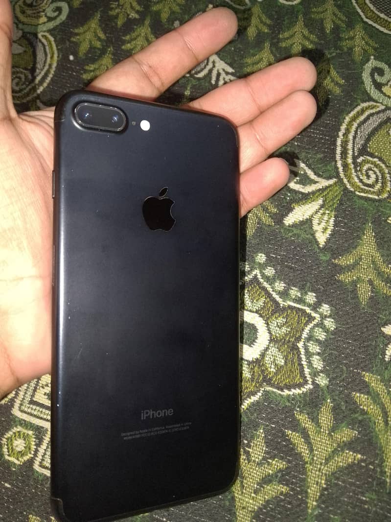 Apple iPhone 7 Plus 1