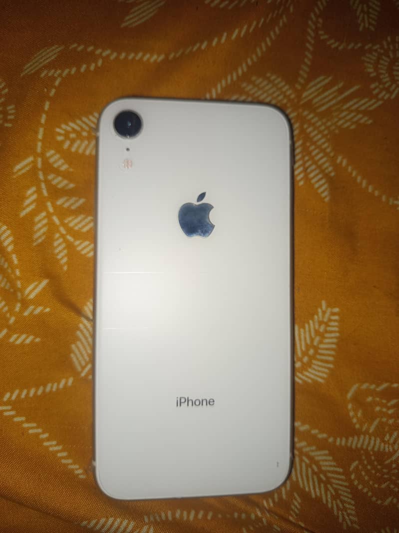 Apple iPhone XR 7
