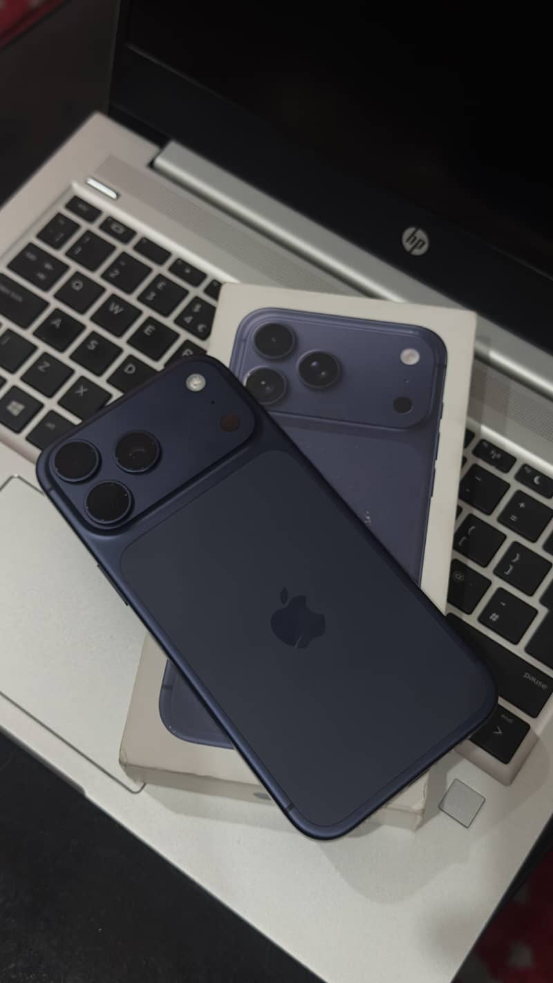 Apple iPhone 17 Pro Max JV 10