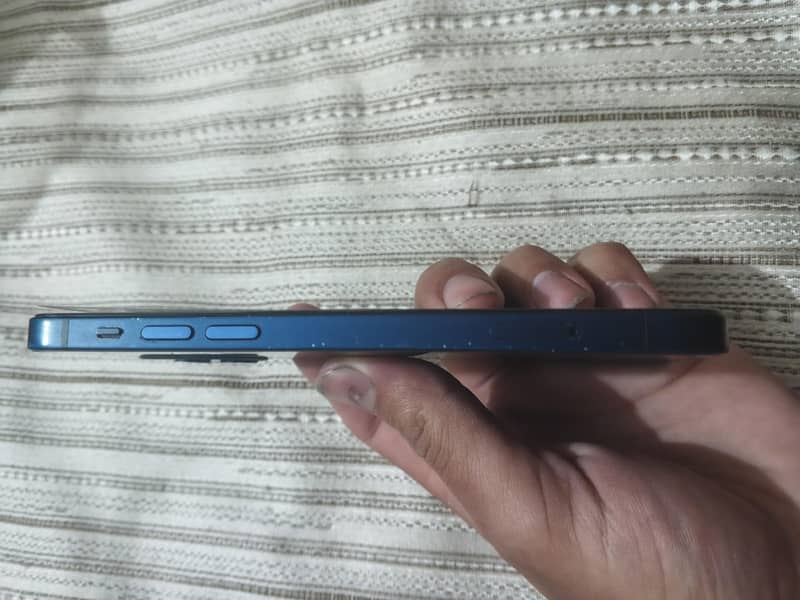 Apple iPhone 12 1