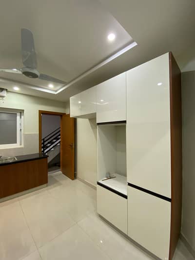 OVERSEAS 4 10 MARLA HOUSE WITH besmant for rent