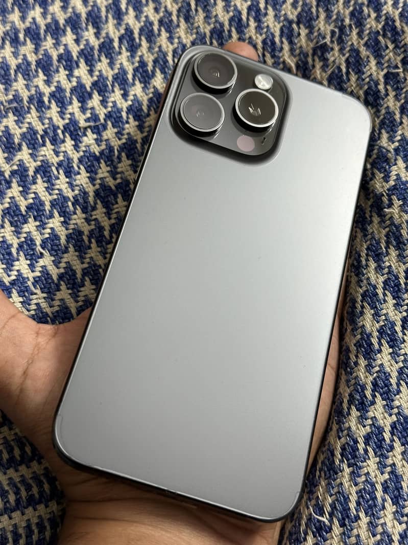 Apple iPhone 15 Pro Max 1