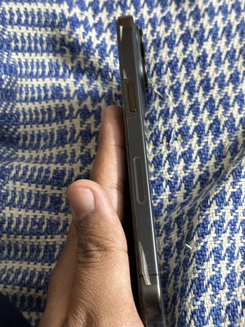 Apple iPhone 15 Pro Max 6
