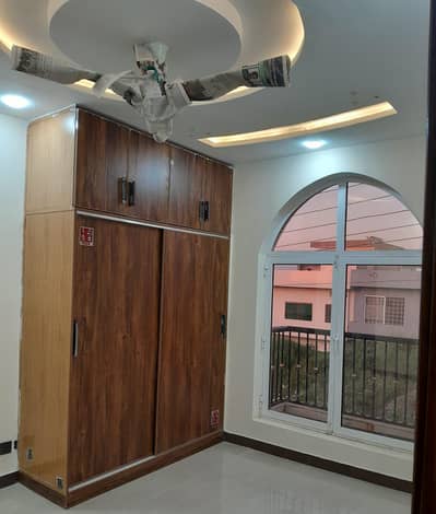 I-11/2 25*40 house with Solor panels electricity bill free house
