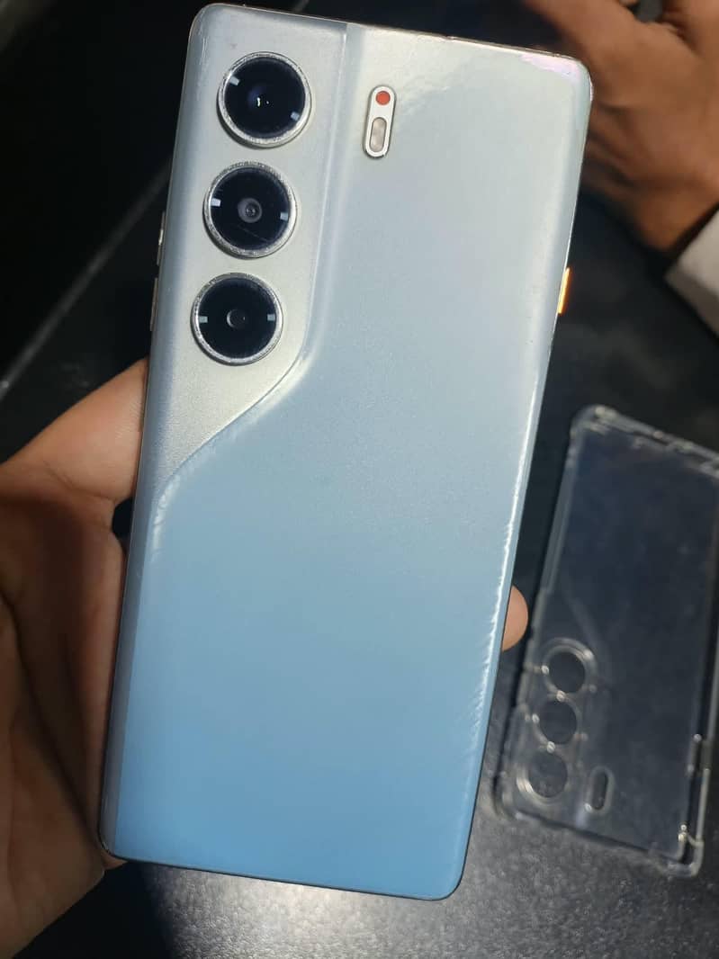 Tecno CAMON 40 Pro 1