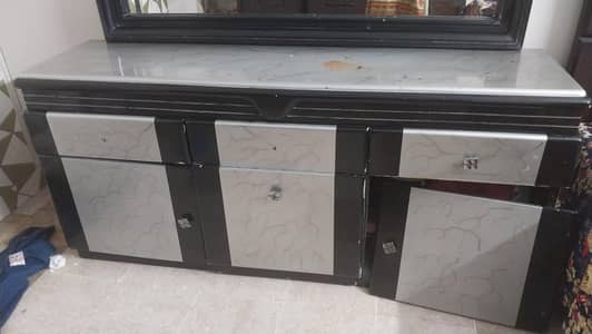 Dressing table