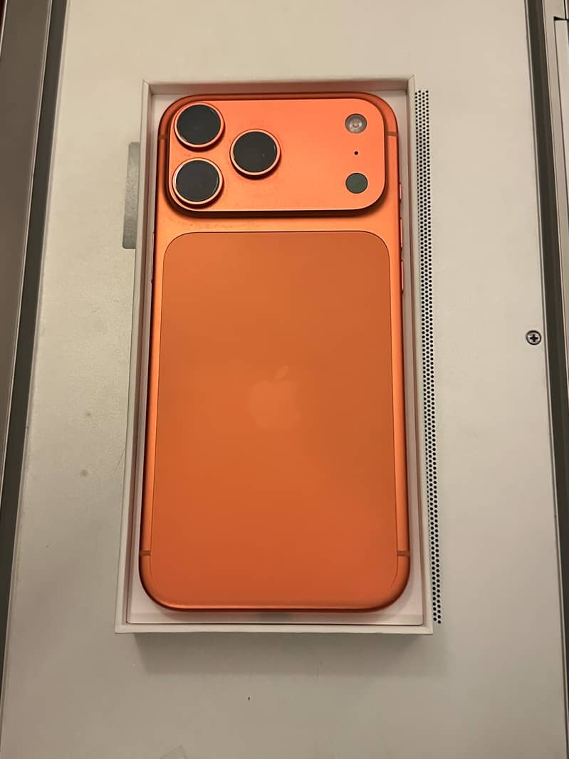Apple iPhone 17 Pro Max 4