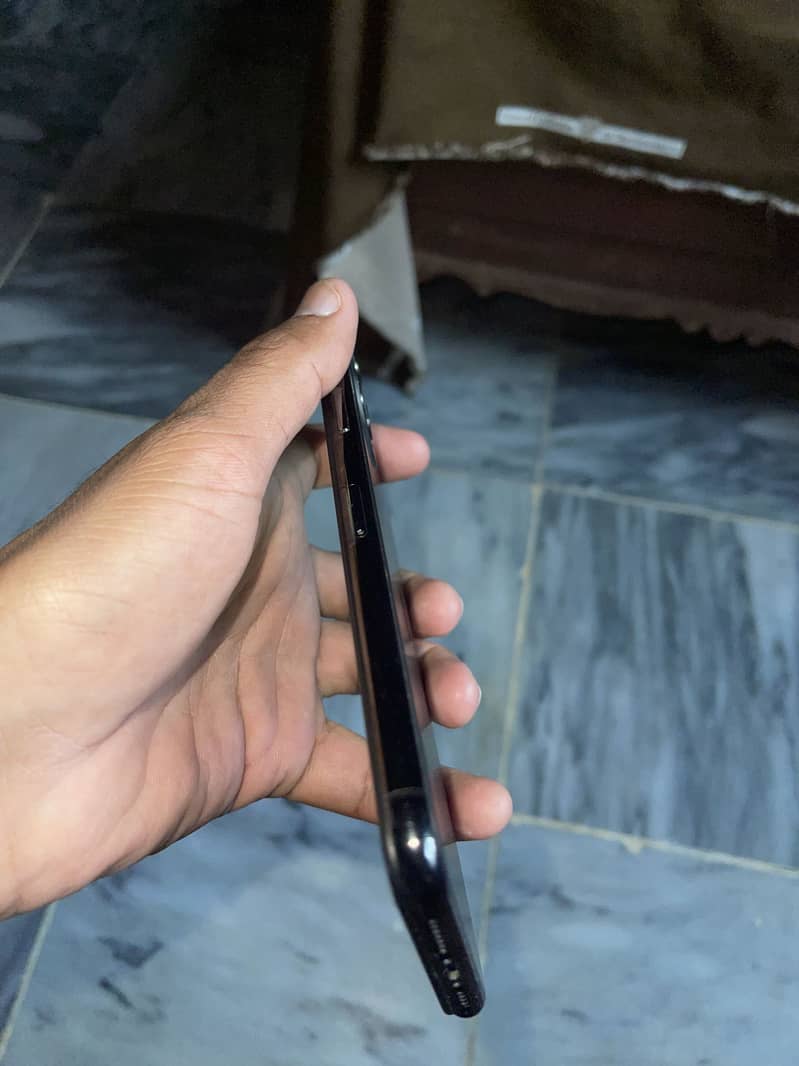 Apple iPhone 11 Pro Max 2