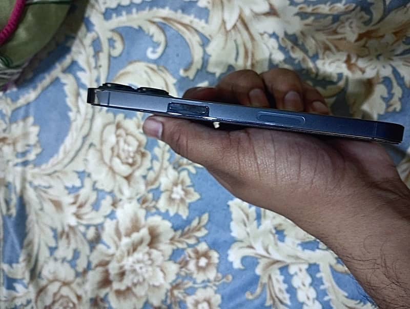 Apple iPhone 13 Pro 2