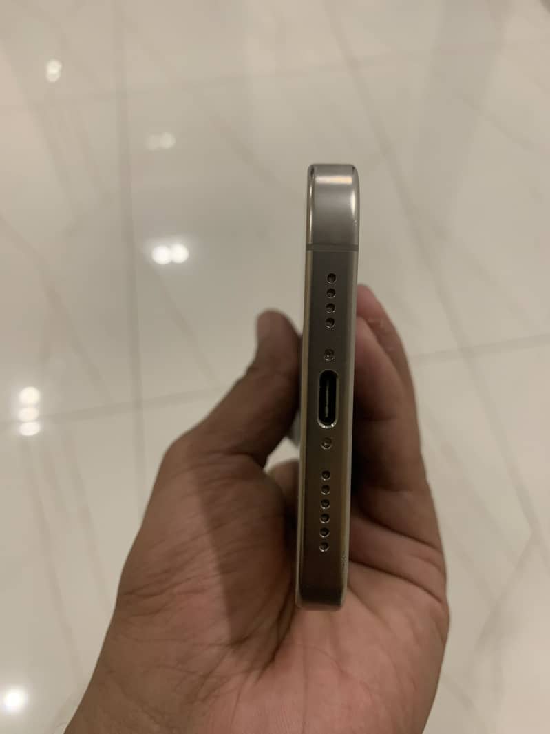 Apple iPhone 16 Pro Max 0