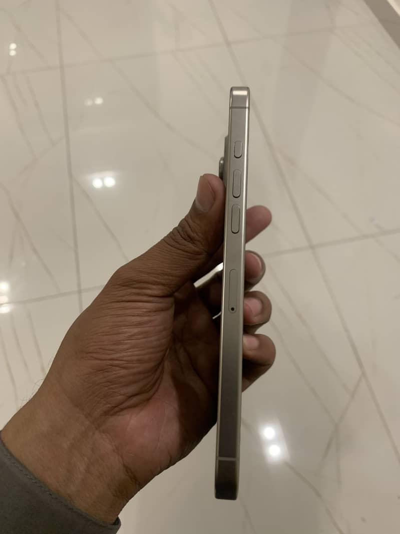 Apple iPhone 16 Pro Max 7